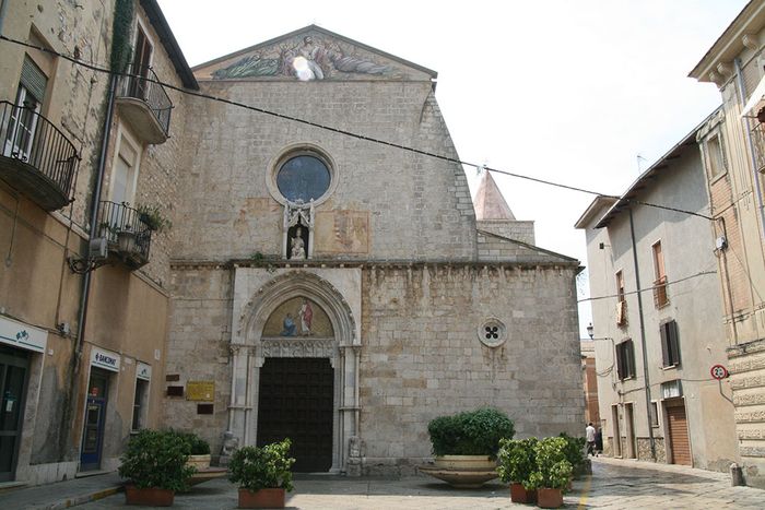 centro-storico-fondi-chiesa-san-pietro_i-vicoli-casa-vacanze